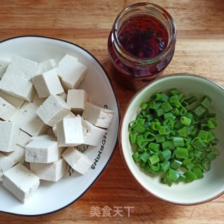 酱炖豆腐的做法步骤：1