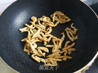 芹菜炒肉丝的做法步骤：4